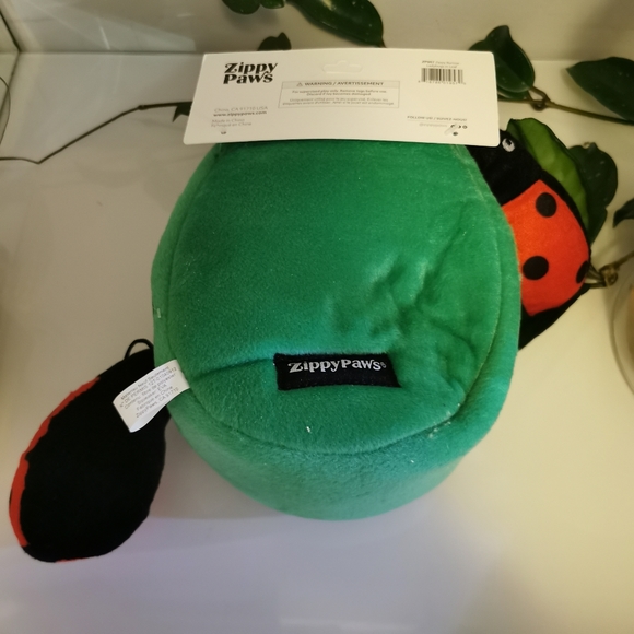 Zippy Burrow - Ladybugs in Leaf - Picture 4 of 4